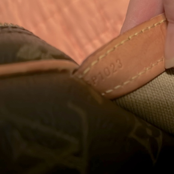 SOLD Louis Vuitton Reporter GM w/ Free LV Gift - Picture 13 of 15